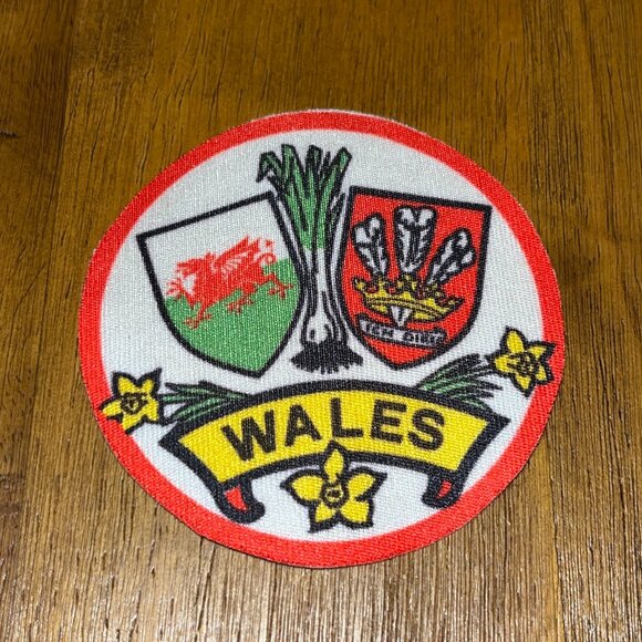 Set of 12 vintage European travel souvenir patches cloth and embroidered - Picture 13 of 13